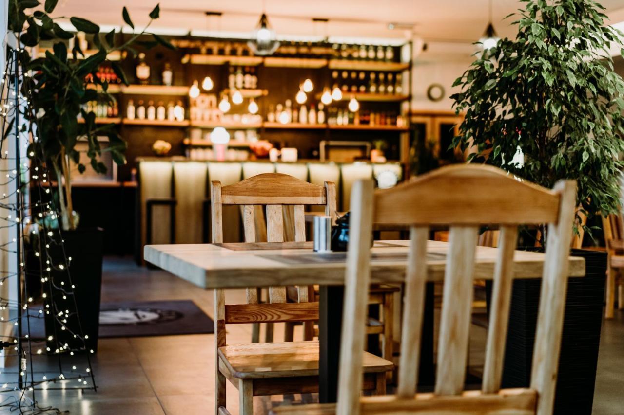 مبيت وإفطار Gosciniec Zacisze I Blisko A2 Dabie-Uniejow I Restauracja المظهر الخارجي الصورة